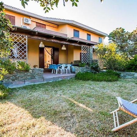 Апартаменты L' Elicriso, A Pochi Passi Dal Mare Con Giardino Privato - The Elicriso, A Few Meters From The Sea, With Private Garden Стинтино Экстерьер фото